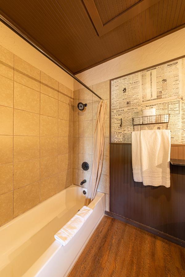 -Pet Friendly- Miners Cabin #6 - King Bed With Private Balcony Tombstone Kültér fotó
