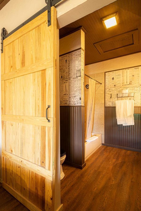 -Pet Friendly- Miners Cabin #6 - King Bed With Private Balcony Tombstone Kültér fotó