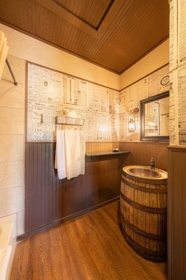 -Pet Friendly- Miners Cabin #6 - King Bed With Private Balcony Tombstone Kültér fotó